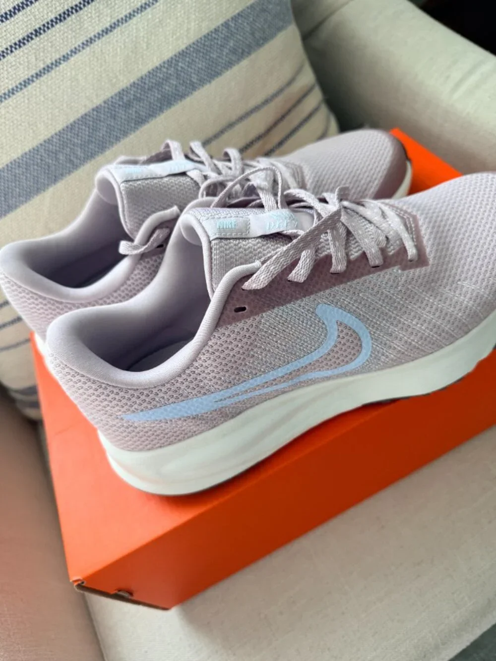 NIKE Run Defy Sneakers Liliac & Light Blue Women's Size 9